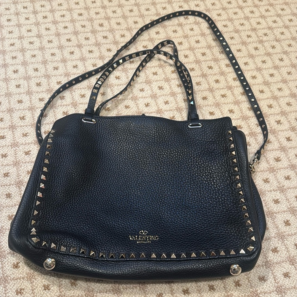 Valentino crossbody medium tote
Medium grainy calfskin rockstud bag
